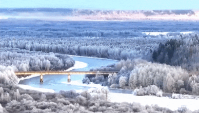 民谚说，“立冬一日，水冷三分”，古人对立冬时节的物候有着细腻的感知，这种人与自然的对话，是农耕文明沉淀下来的生活智慧